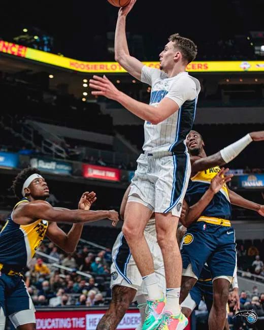 升本地球员 升本地球员