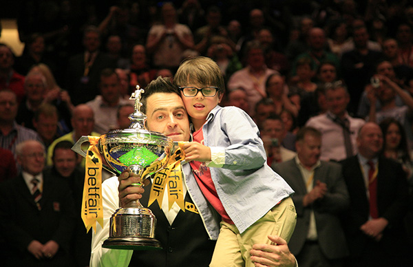 与许多年轻 与许多年轻