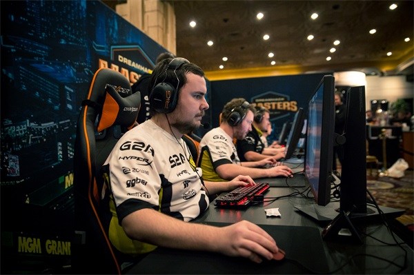 并为队友创 并为队友创